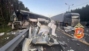 Один человек погиб после столкновения автобуса с грузовиком на трассе М-4