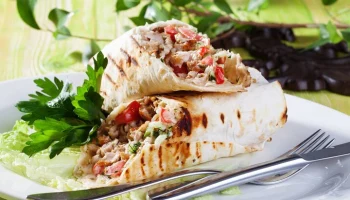 Цена квадратного метра новостройки в Москве составила около 1 тыс порций шаурмы