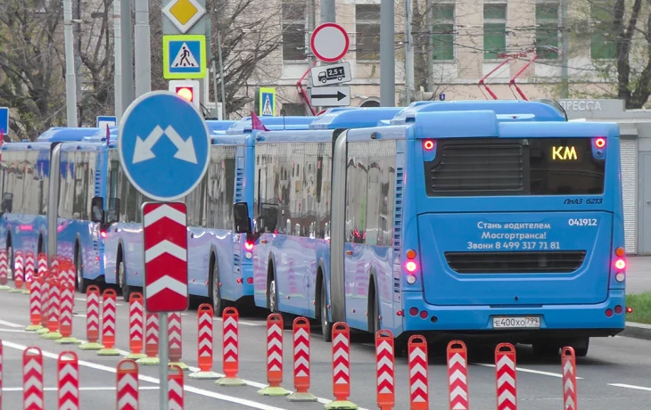 Пассажирский автобус врезался в «Газель» в подмосковном поселке Дрожжино Пассажирский автобус врезался в «Газель» в подмосковном поселке Дрожжино