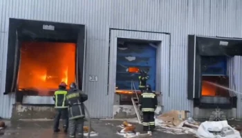 Площадь пожара на складе в Подмосковье увеличилась до 7 тыс кв метров