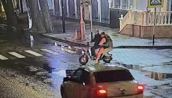 Три девушки на одном электровелосипеде попали в ДТП в Анапе