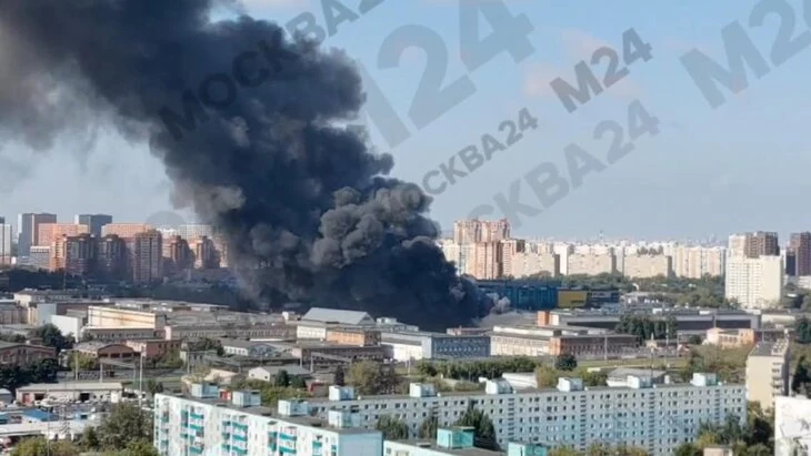 Площадь пожара в подмосковных Люберцах выросла до 2 тысяч "квадратов" Площадь пожара в подмосковных Люберцах выросла до 2 тысяч "квадратов"