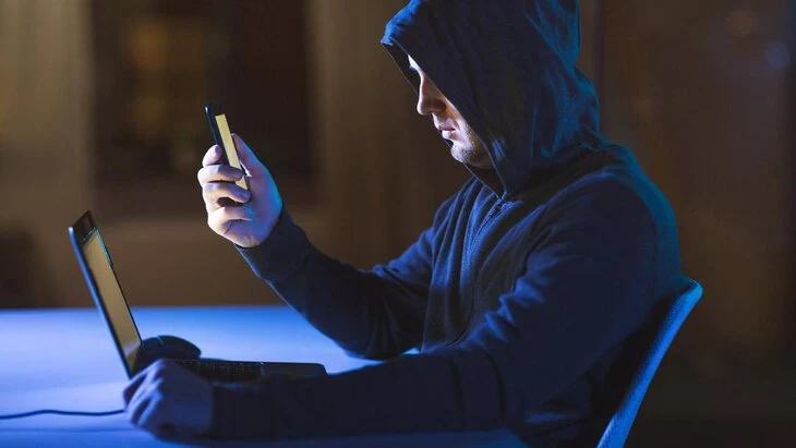 Мошенники украли миллион рублей у пенсионерки из Саратова Мошенники украли миллион рублей у пенсионерки из Саратова