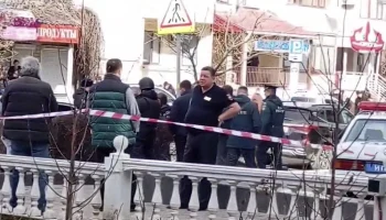 В Сети появились кадры задержания подростка, открывшего стрельбу в колледже в Анапе