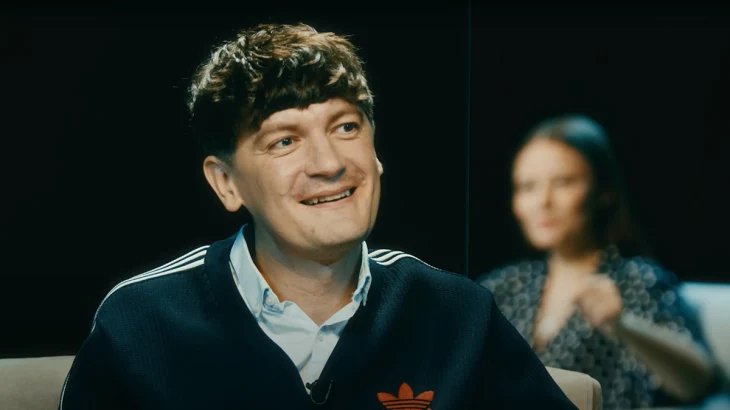 Комика Гудкова оштрафовали на 11 тысяч рублей за пародийную песню «Я узкий» Комика Гудкова оштрафовали на 11 тысяч рублей за пародийную песню «Я узкий»