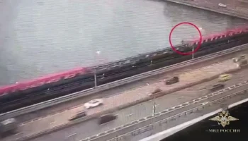 Жителя Химок задержали за прыжок с вагона метро в Москву-реку