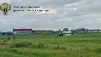 Легкомоторный самолет совершил жесткую посадку в Омской области