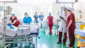 Собянин поздравил коллектив "Больницы 52" с 70-летием медучреждения