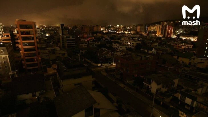 Электричество отключилось во всем Эквадоре из-за аварии на ЛЭП Электричество отключилось во всем Эквадоре из-за аварии на ЛЭП