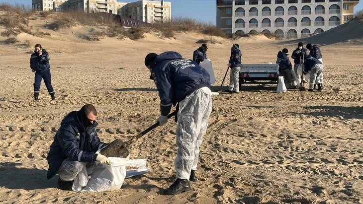 Новые выбросы нефтепродуктов обнаружены на Кубани, в Крыму и Севастополе Новые выбросы нефтепродуктов обнаружены на Кубани, в Крыму и Севастополе