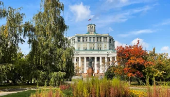Субботник состоялся в здании Центрального академического театра Российской армии