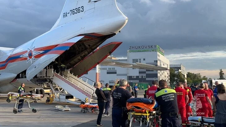 Шесть взрослых и двое детей доставили из Севастополя в Москву в тяжелом состоянии