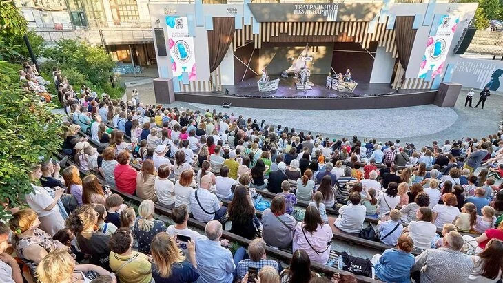 "Театральный бульвар" собрал более миллиона человек с начала лета "Театральный бульвар" собрал более миллиона человек с начала лета