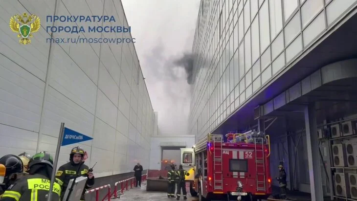 Пожар в бизнес-центре "Варшавская Плаза" на юге Москвы ликвидирован