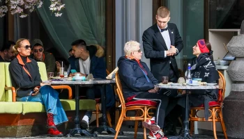 Столичные кафе начали открывать летние веранды