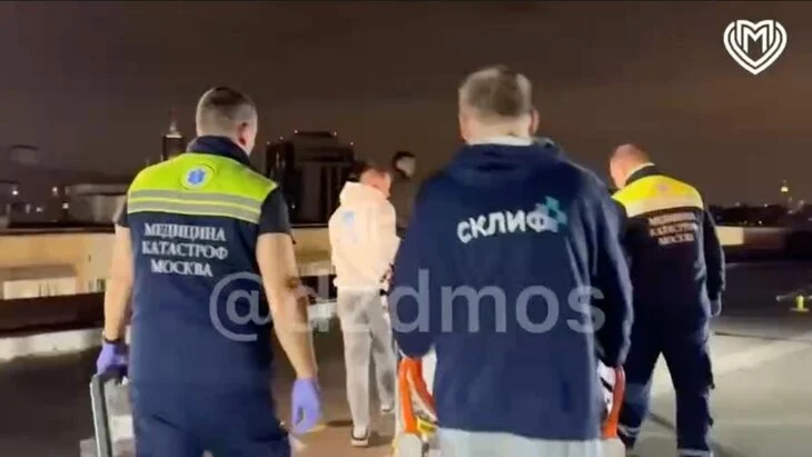 Пострадавшего оператора Первого канала доставили в НИИ имени Склифосовского