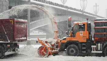 Столичные службы ликвидируют последствия непогоды в круглосуточном режиме