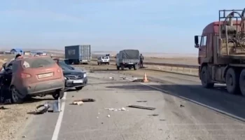 Два человека погибли в ДТП с "КамАЗом" в Иркутской области