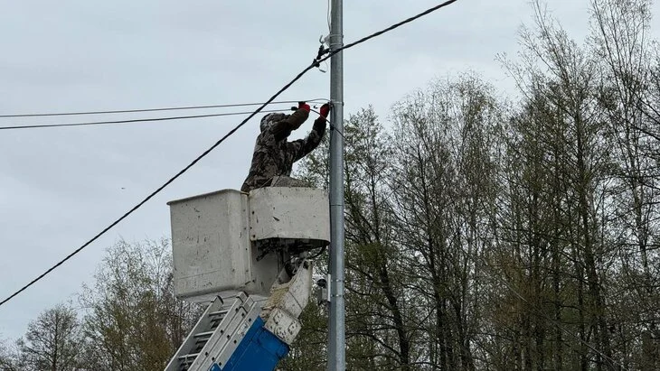 Более 18 тыс человек остаются без электричества в Подмосковье