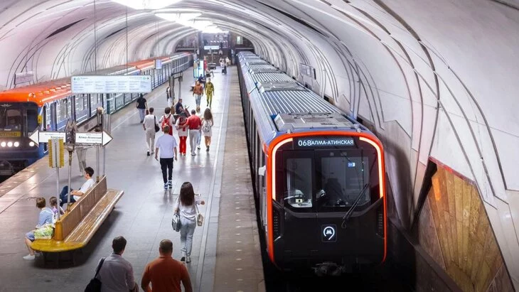 Собянин заявил, что Москва продолжит обновление городского транспорта