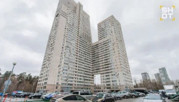 РИА Новости: девушка погибла после падения с 36-го этажа здания на севере Москвы