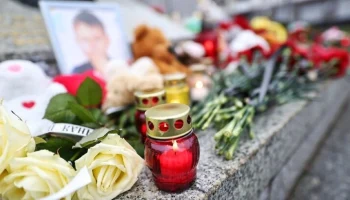 Стихийный мемориал появился в Калининграде в память об убитом мальчике