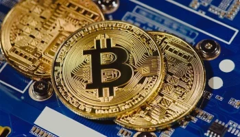 Стоимость биткоина снизилась до 83,5 тыс долларов