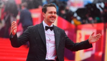 Милош Бикович сыграет Шляпника в фильме-мюзикле "Алиса в Стране чудес"