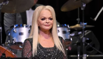 "Известия": обманувшая Долину мошенница подозревается в обмане другой жертвы