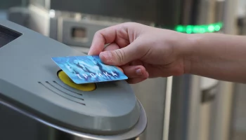 Тематические &laquo;Тройку&raquo; и &laquo;Единый&raquo; в честь Дня Победы выпустили в Москве