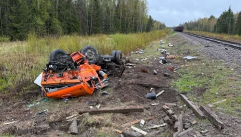 Два человека пострадали в ДТП с товарным поездом и грузовиком в Ивановской области