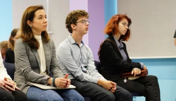 Мастер-класс для молодежи о креативе и ораторском искусстве прошел в Солнцеве