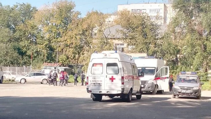 Школьник напал на учеников и учителей в школе Челябинска Школьник напал на учеников и учителей в школе Челябинска