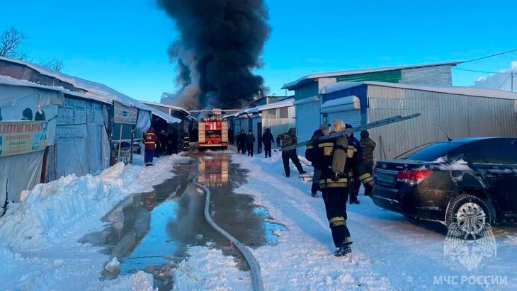 Открытое горение на рынке в Самаре ликвидировано Открытое горение на рынке в Самаре ликвидировано