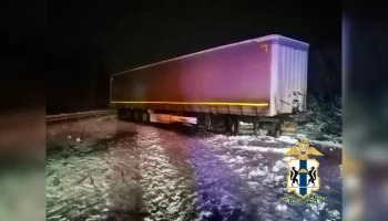 Шесть человек погибли в столкновении авто с грузовиком в Новосибирской области