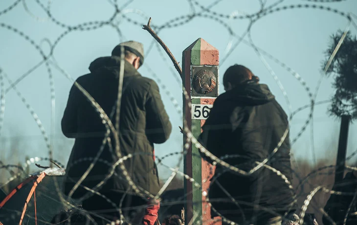 Автотрассу на украинско-белорусской границе завалили валунами Автотрассу на украинско-белорусской границе завалили валунами