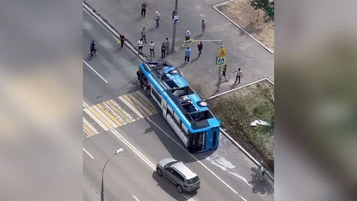 Авария с участием электробуса произошла на востоке Москвы Авария с участием электробуса произошла на востоке Москвы