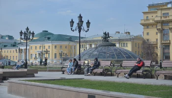 Неизвестные повредили стеклянный купол ТЦ &laquo;Охотный ряд&raquo; на Манежной площади