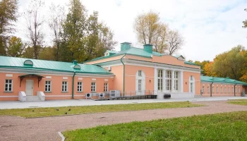 Собянин сообщил о завершении реставрации восточного флигеля усадьбы Воронцово