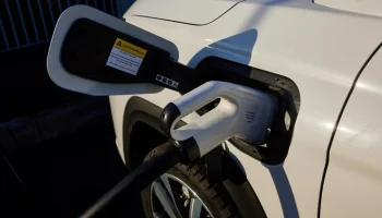 Собянин принял решение о заключении долгосрочных контрактов на установку ЭЗС