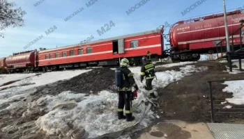 Второй пожарный поезд выдвинулся для тушения пожара в БЦ Turas в Москве