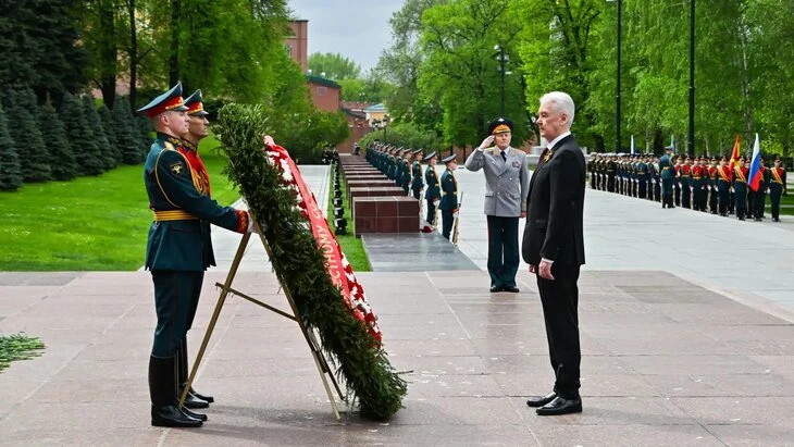 Сергей Собянин возложил венок к Могиле Неизвестного Солдата Сергей Собянин возложил венок к Могиле Неизвестного Солдата