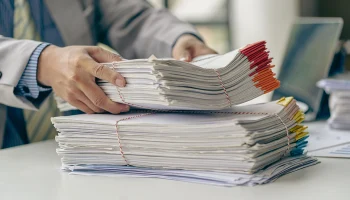 Роструд рассказал о порядке выплаты 13-й зарплаты