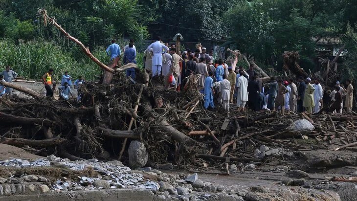 В Пакистане свыше 300 человек погибли за 48 часов из-за ливней и наводнений В Пакистане свыше 300 человек погибли за 48 часов из-за ливней и наводнений