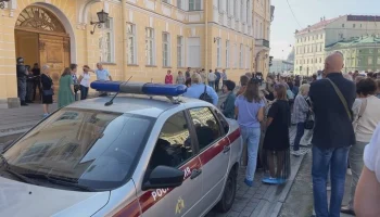 В Росгвардии сообщили об эвакуации нескольких музеев в Петербурге