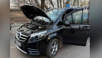 В Москве водитель пытался дать взятку инспектору ДПС в размере 665 тысяч рублей