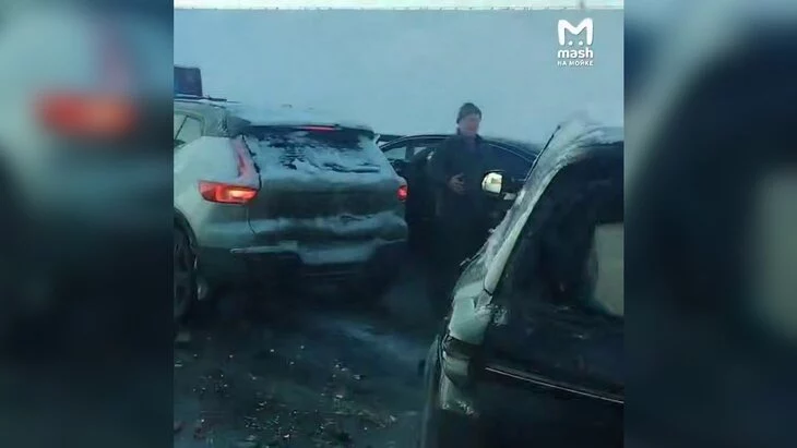 Около десятка машин столкнулись на Васильевском острове в Петербурге Около десятка машин столкнулись на Васильевском острове в Петербурге