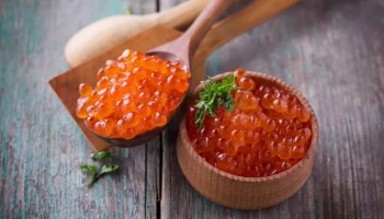 "Известия": в России начала быстро дорожать красная икра
