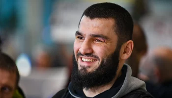 Чемпион мира по боксу Бетербиев заявил о желании полететь в космос