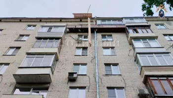 Рабочий погиб в результате падения с крыши на Ленинском проспекте Москвы